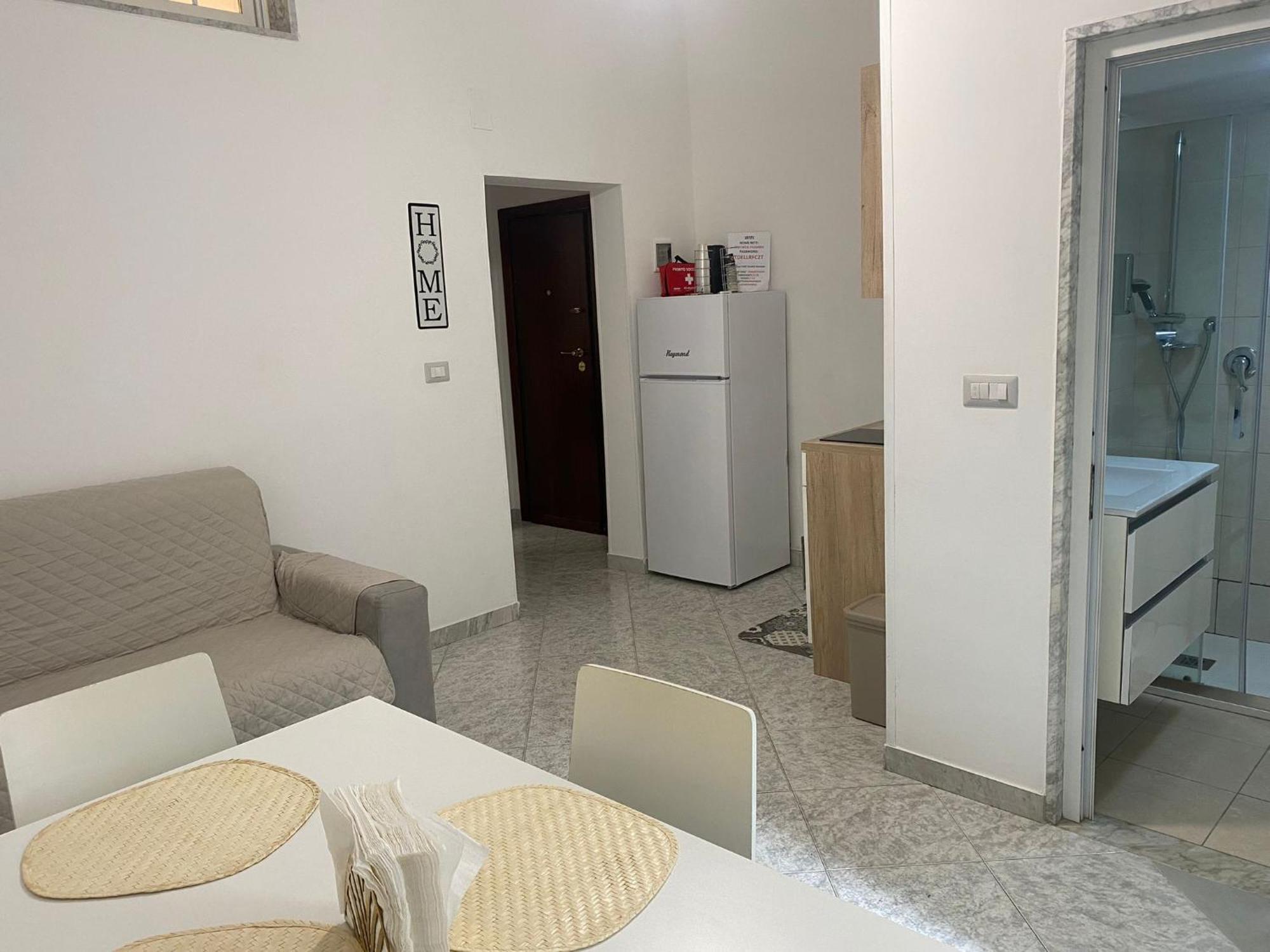 Newhouse Class Bari Esterno foto